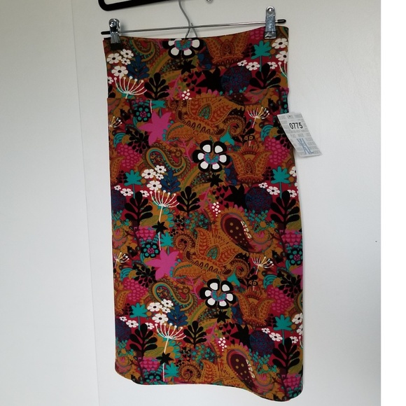 Lularoe Cassie NWT - Picture 1 of 1